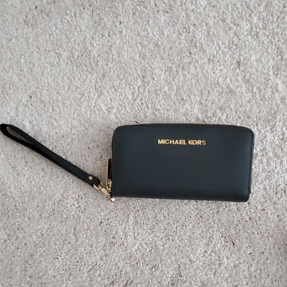 Michael Kors wristlet
